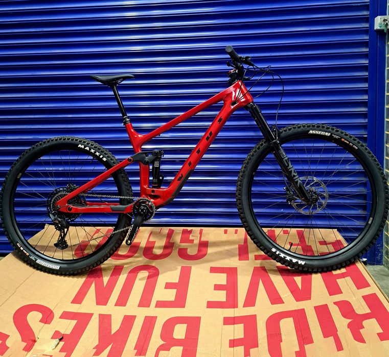 Vitus Escarpe 290 CRS Mountain Bike Carbon  XL size