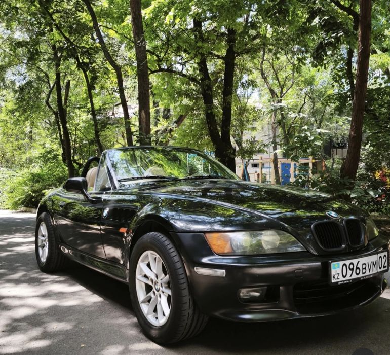 Аренда BMW Z3 черного цвета.