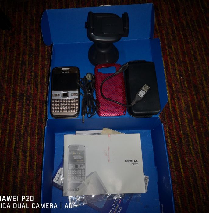 Nokia e72. В золотом цвете.