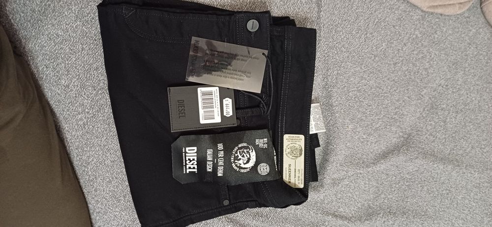 Vand blugi Diesel originali,bărbătești,noi