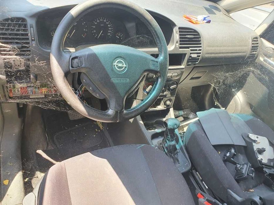 Opel Zafira 1.8i за части