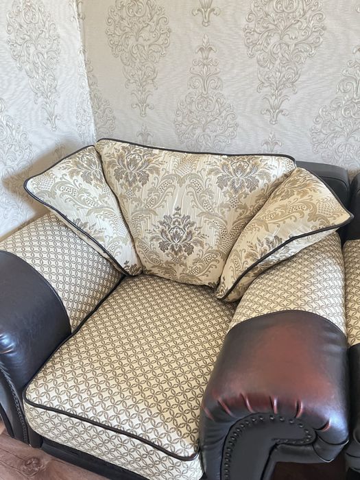 Камфортный диван с креслами