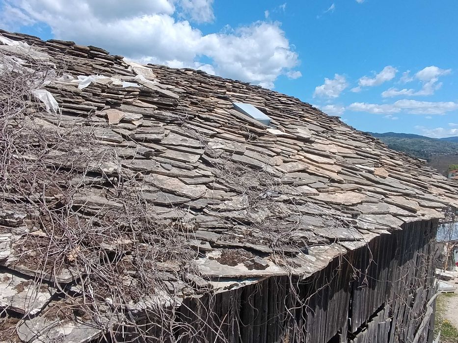 Каменни плочи за покрив