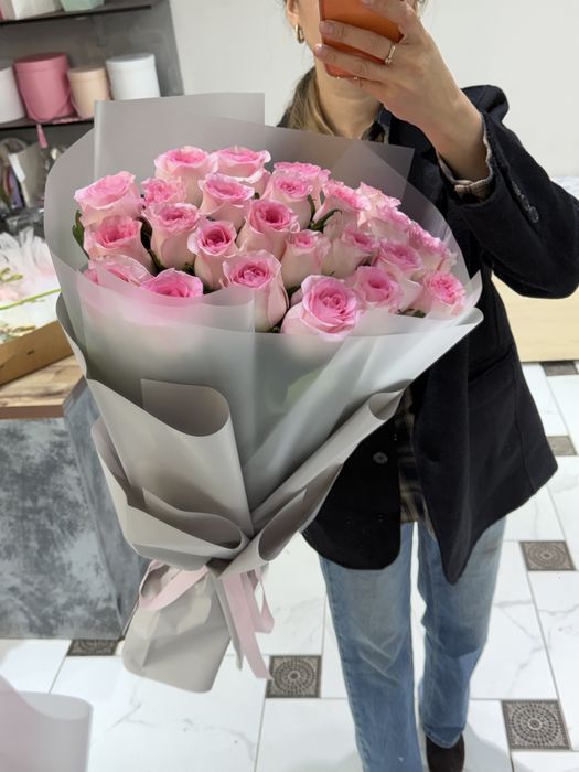 Розы  свежие , белые , коасные , розовые