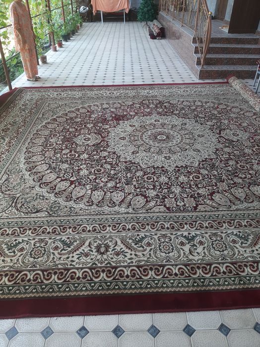 Gilamlar sotiladi