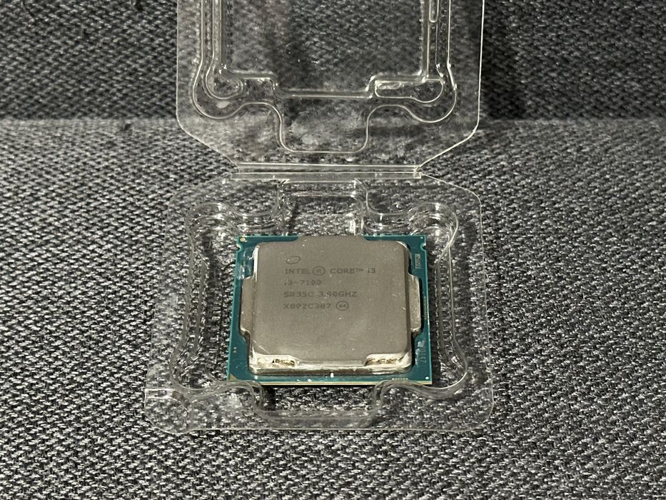 Процессор Intel Core i3-7100