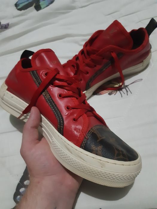 Срочно продаются Оригинальные кеды Louis Vuitton
