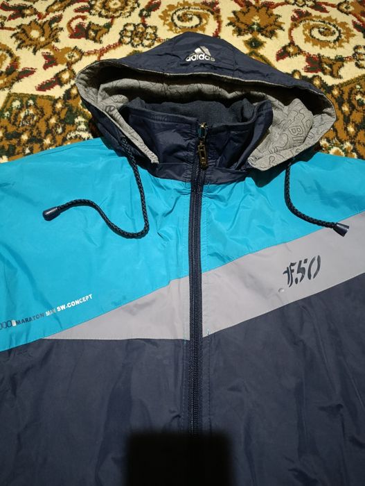 Привазной спортивный костюм в отличном состоянии двусторонний