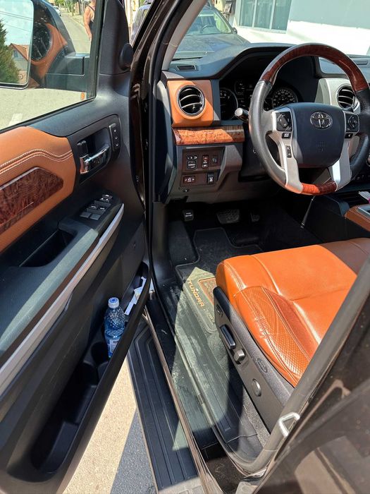 Vând Toyota Tundra autoutilitară
