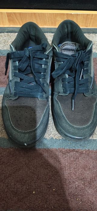 Прдам кроссовки Nike