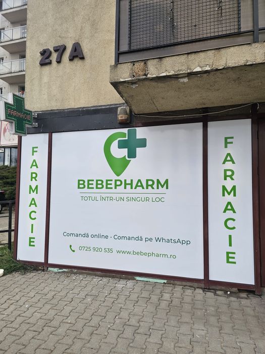 Inscripții/sigle pe geam