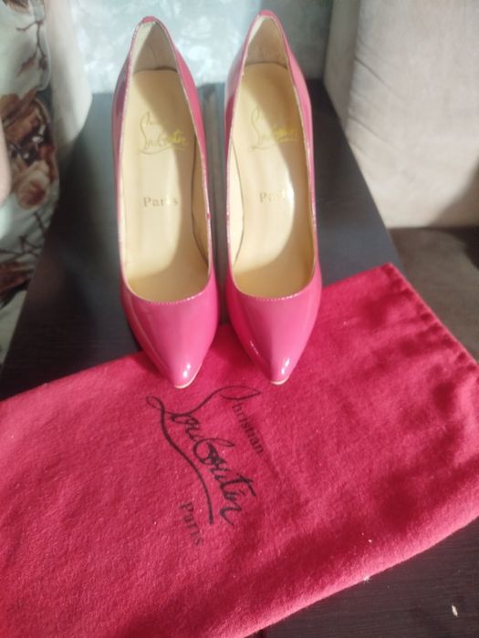 Туфли Christian Louboutin So Kate ярко розового цвета