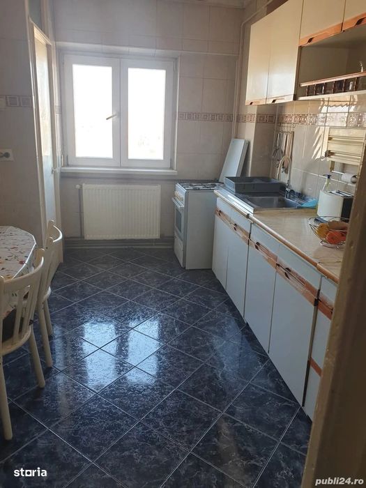 Apartament 3 camere zona CENTRAL,