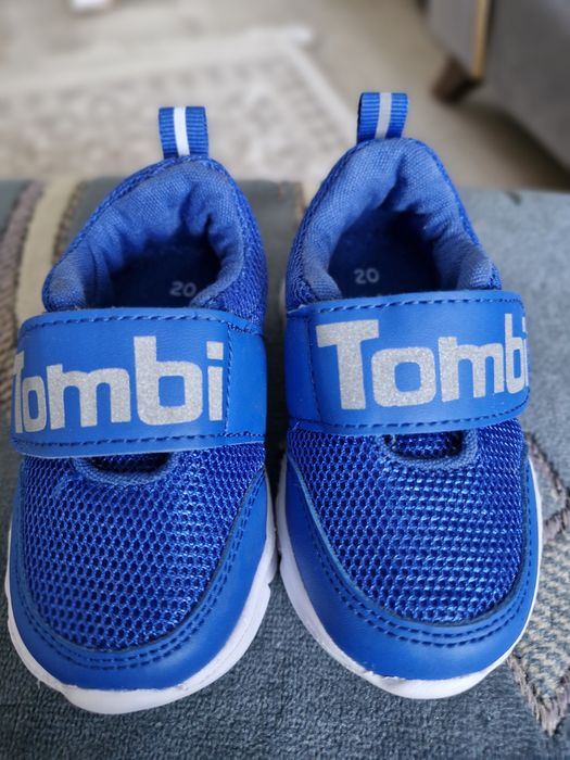 Продам кроссовки новые