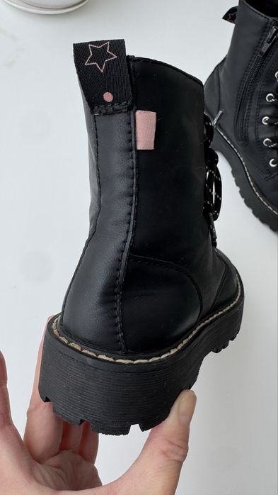 Продам на девочку детскую обувь