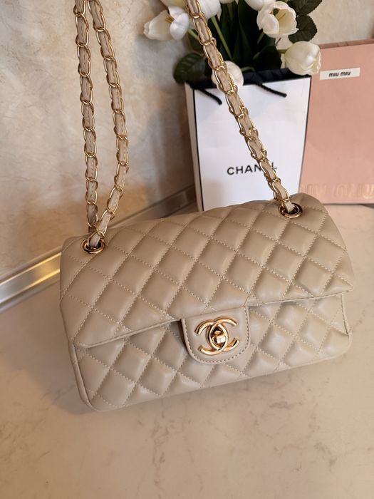 Дамска чанта Chanel Classic среден размер бежова