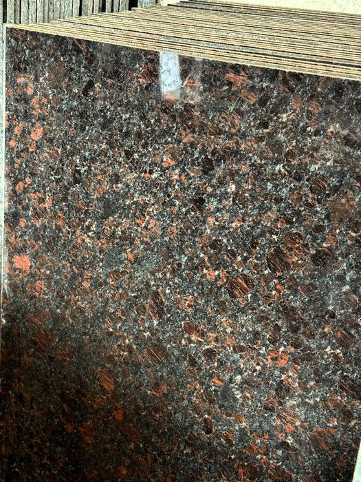 Kapusta Labladarit Tan brown Galaxy black granitlari