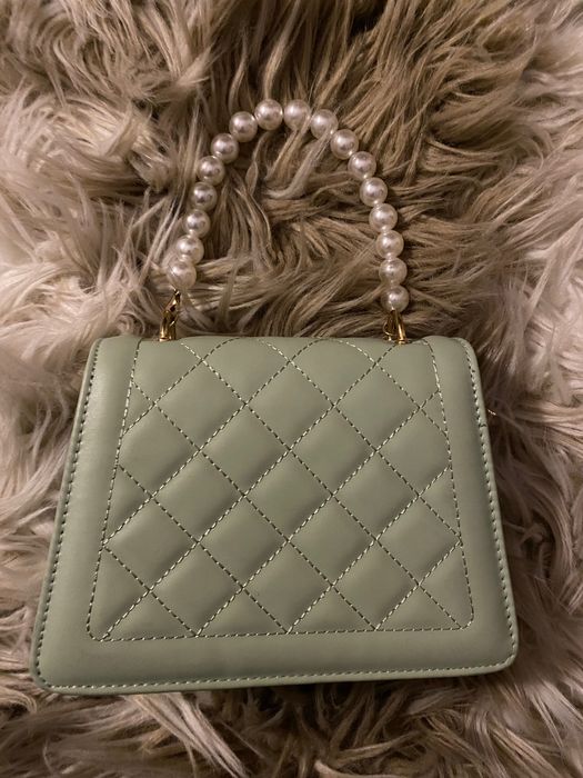Малка зелена чанта с перли