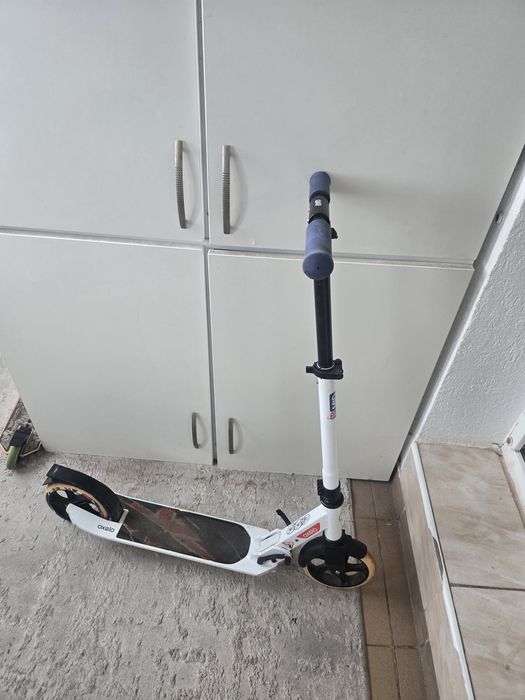 Vând 2 trotinete adulți si o trotineta copil