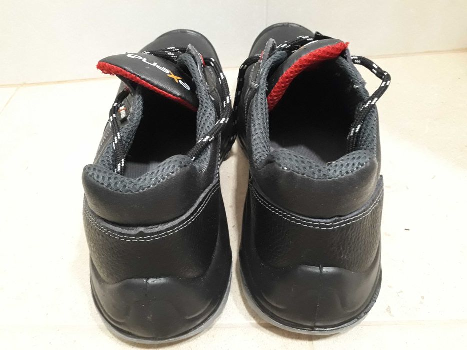 Продават се нови, работни обувки "EXENA"