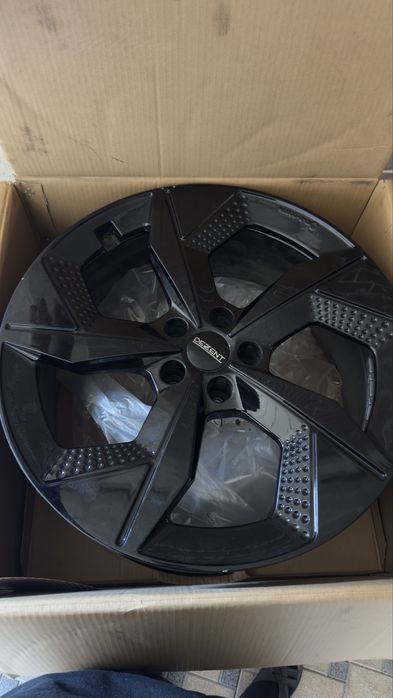 R20 audi diska sotiladi