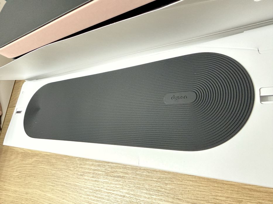 Dyson airstrait HT01