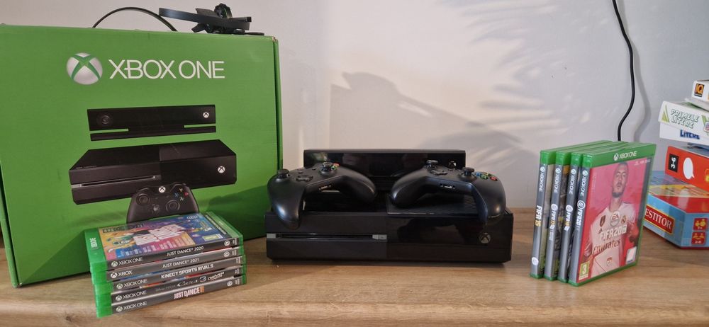 Vand Xbox  one 500 GB cu 2 controlere
