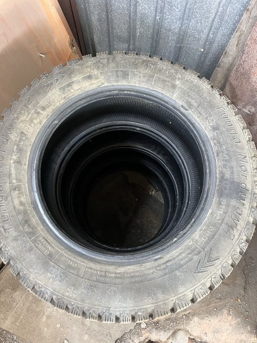 Продам шины шипы в отличном состоянии