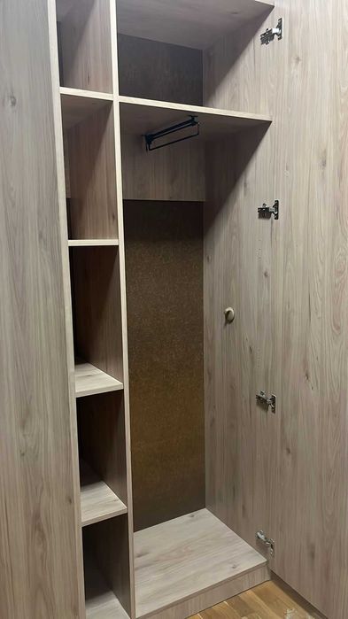Платяной двухстворчатый шкаф для одежды