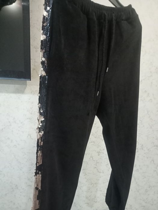 Продам велюровый костюм.