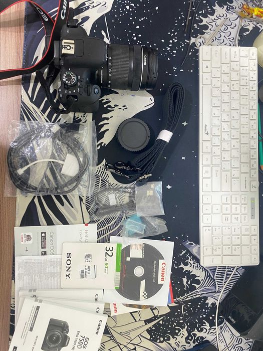 Фотокамера Canon EOS 750D Kit + EF-S 18-135 STM