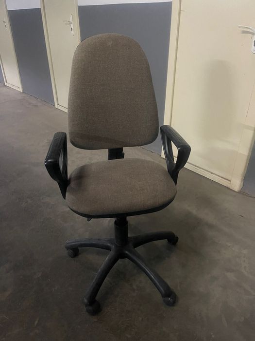 офисное (ученическое) кресло