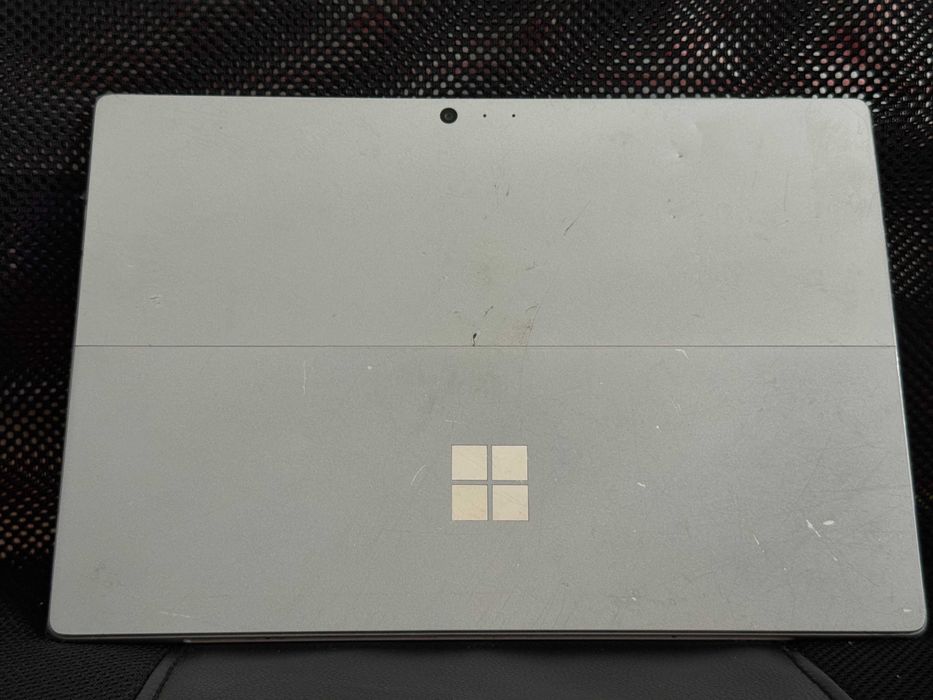 Windows таблет Surface Pro 5 i5-7300U, 8/256 GB, пукнат екран