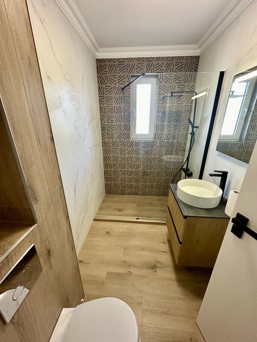 Apartament de vanzare  2 camere decomandate | Zona centrala | Floresti
