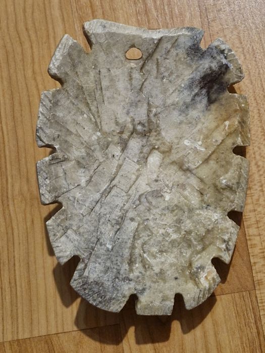 Mască veche de piatră (alabastru)