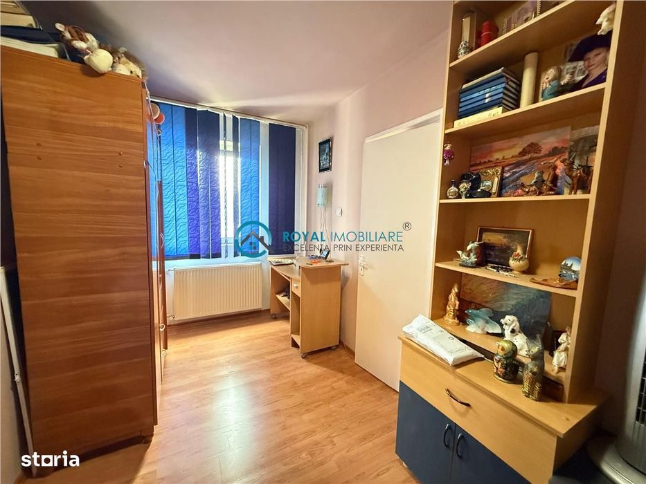 Royal Imobiliare - Vanzare apartament zona Vest