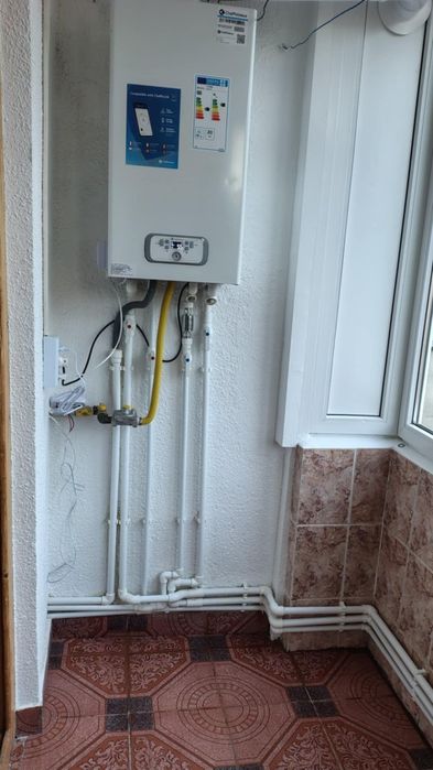 Inchiriez apartament 2 camere decomandat , zona Mobila