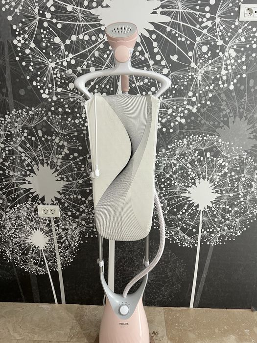 Aparat de călcat vertical Philips ComfortTouch GC557/30.