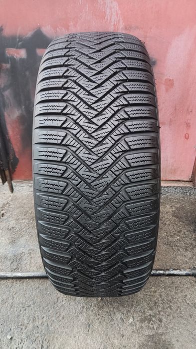 1бр. зимнa гумa  205/55/16 Laufenn 
dot23
7mm
Много добро състояние на