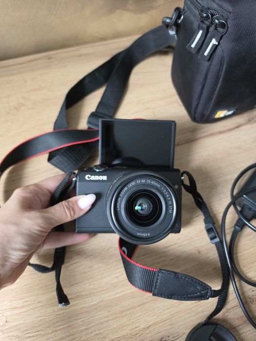 Canon EOS M100 + обектив 15–45mm + чанта