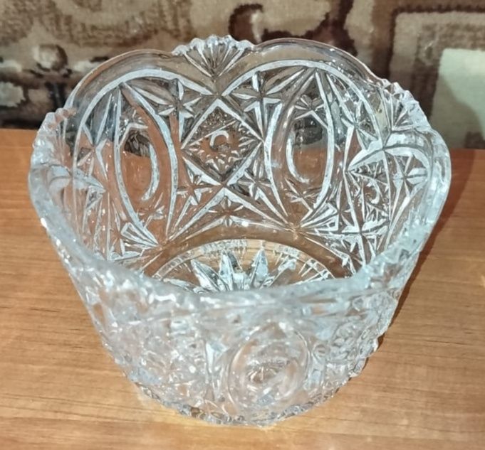 Продам хрустальные вазы