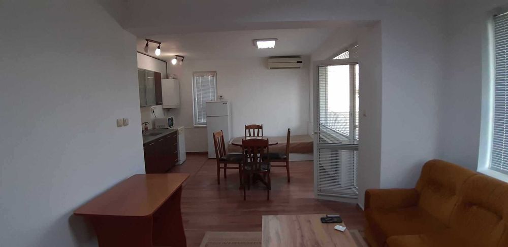 Дава се под наем Тристаен апартамент в Търговище, Център - 100 кв.м за 306 € - Снимка #1