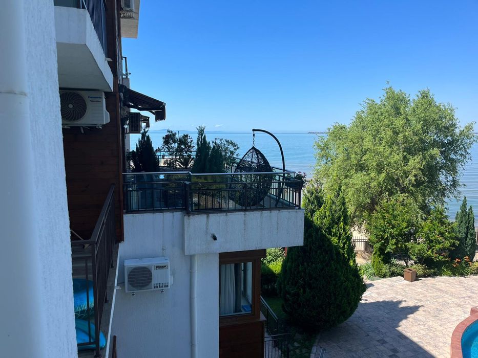 Продава се, 3-стаен, Св. Влас,  Елените, първа линия!