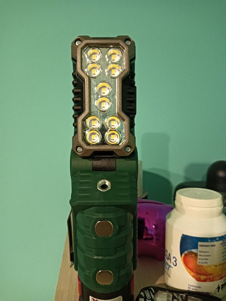 LAMPADA PORTATILE A LED RICARICABILE PARKSIDE 20V di seconda mano per 15  EUR su Madrid su WALLAPOP