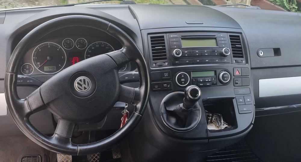 VOLKSWAGEN Multivan 2009 — imagine 3