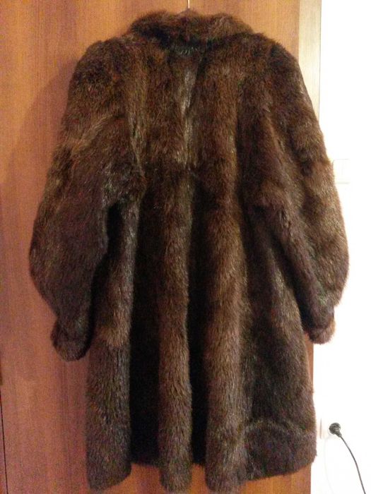 Ново дълго кожено палто от нутрия, цели кожи