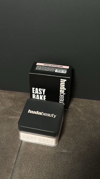 Huda Beauty Easy Bake Cherry Blossom Cake 20g nouă, nefolosită