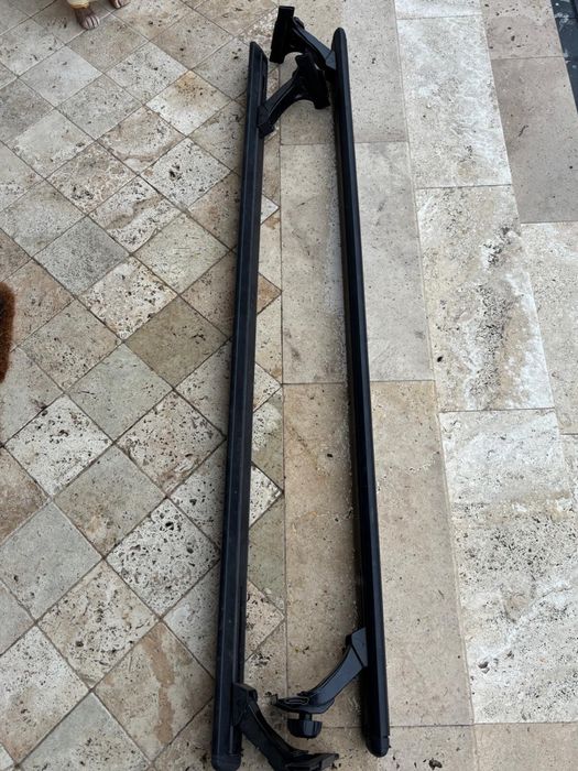 Bare Transversale Thule cu picioare de prindere pentru Jeep Wrangler