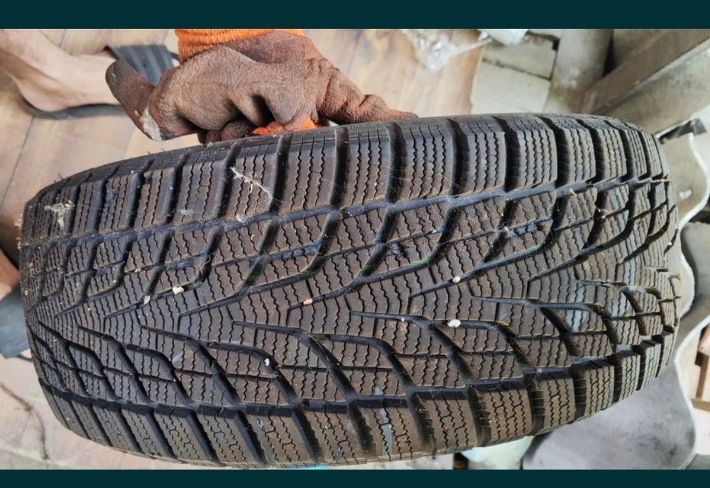 Продам комплект Зимней резины количество 4шт.