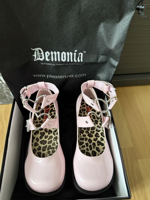 Маркови обувки: Demonia